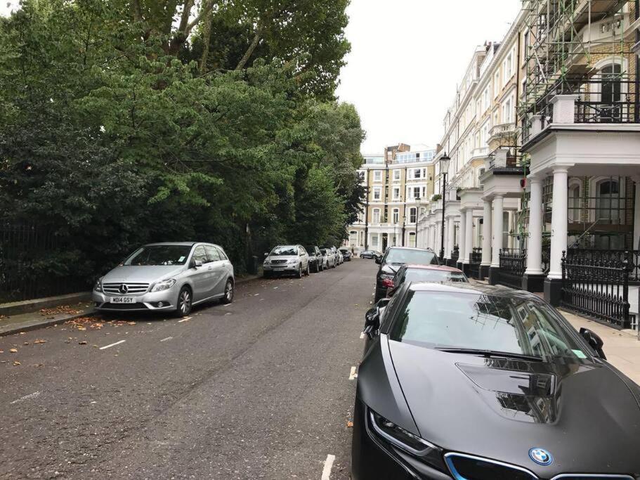 Stunning 2 Bed/2Bath Flat In Heart Of Kensington Apartment London Bagian luar foto