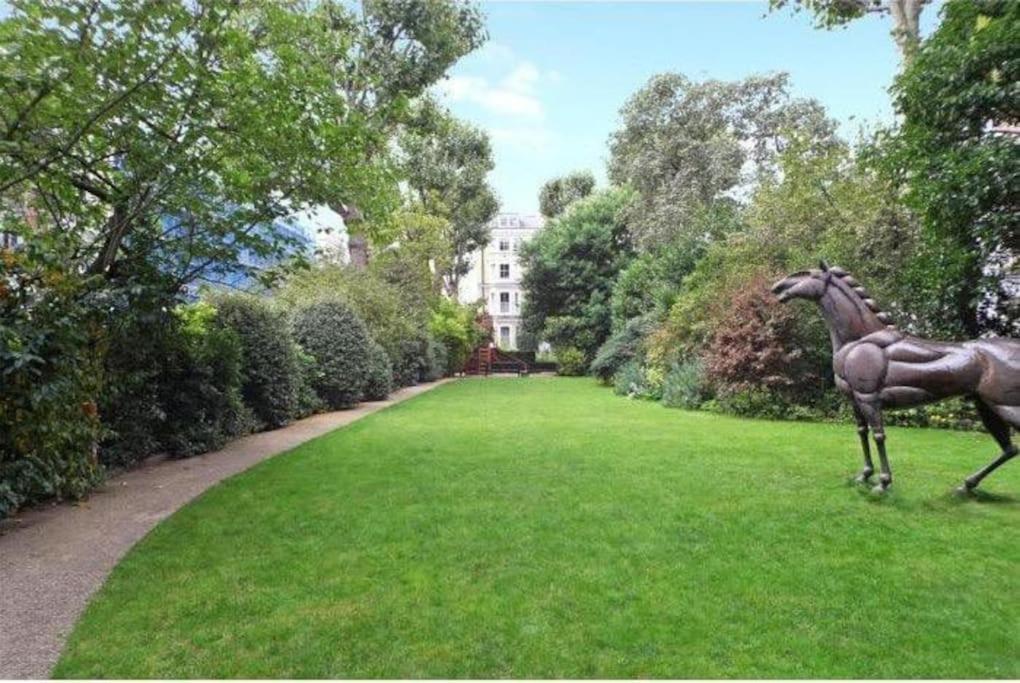 Stunning 2 Bed/2Bath Flat In Heart Of Kensington Apartment London Bagian luar foto