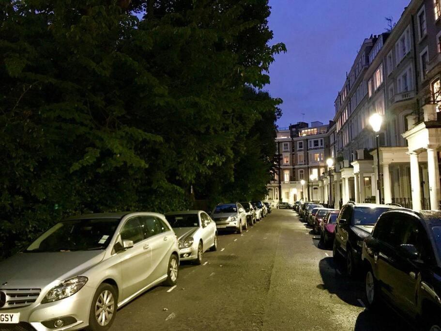Stunning 2 Bed/2Bath Flat In Heart Of Kensington Apartment London Bagian luar foto