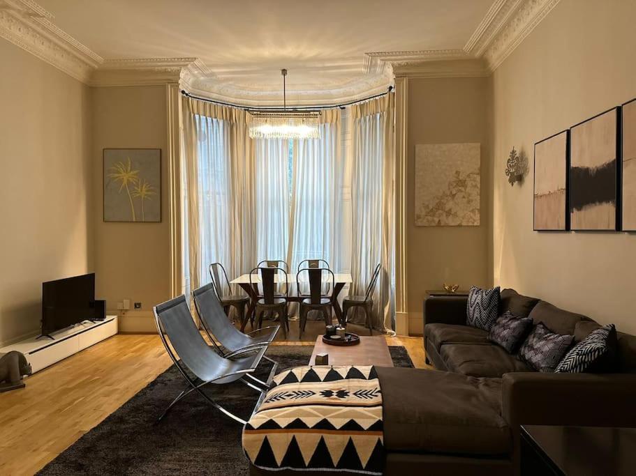 Stunning 2 Bed/2Bath Flat In Heart Of Kensington Apartment London Bagian luar foto