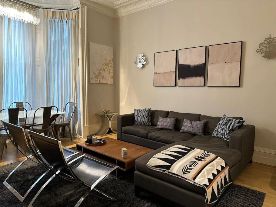 Stunning 2 Bed/2Bath Flat In Heart Of Kensington Apartment London Bagian luar foto