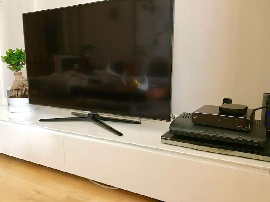 Stunning 2 Bed/2Bath Flat In Heart Of Kensington Apartment London Bagian luar foto