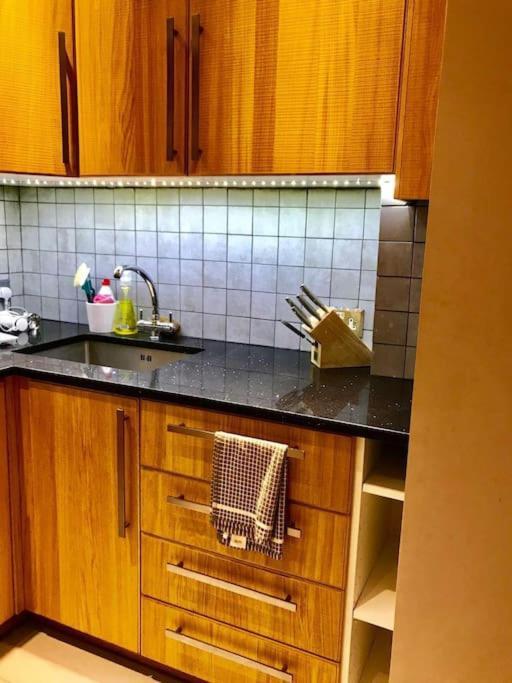 Stunning 2 Bed/2Bath Flat In Heart Of Kensington Apartment London Bagian luar foto