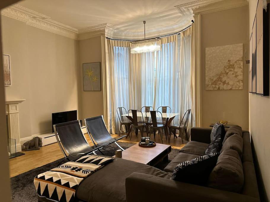 Stunning 2 Bed/2Bath Flat In Heart Of Kensington Apartment London Bagian luar foto